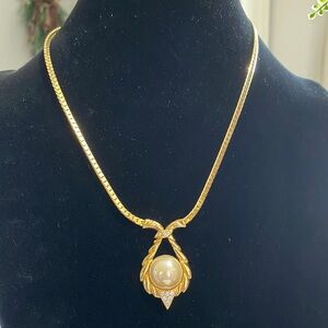 Vintage Gold-Tone Pearl Pendant Necklace